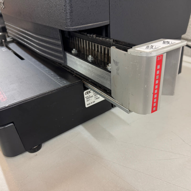 Load image into Gallery viewer, Pre-owned GBC Magnapunch 1.0 3:1 Wire Square Punch Tool 7707101