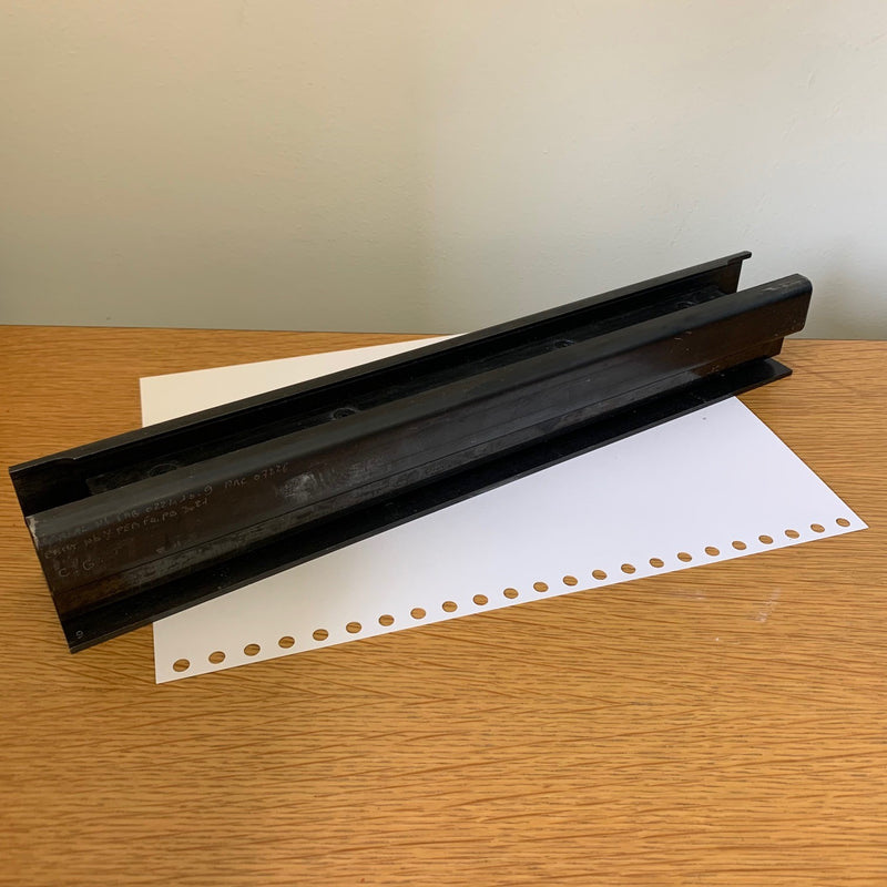 Load image into Gallery viewer, Pre-owned James Burn PB3000 2:1 Round-Hole Wire Punch Tool Die