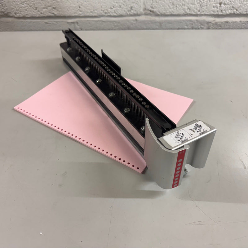 Load image into Gallery viewer, Lightly Used GBC Magnapunch 1.0 3:1 Wire Round Punch Tool Die