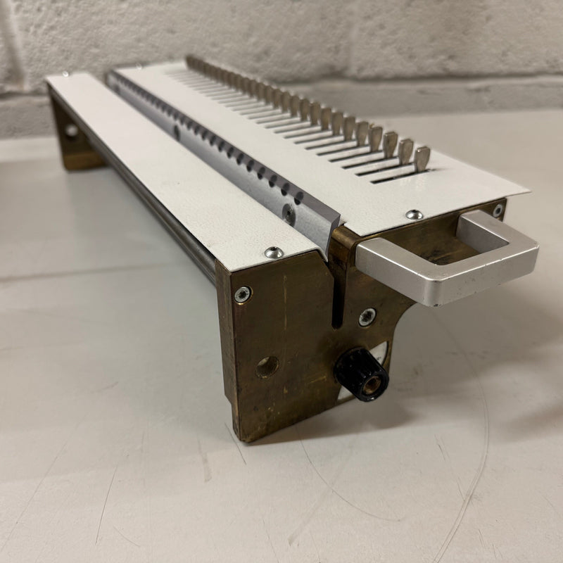 Load image into Gallery viewer, Used Renz DTP 340A 2:1 Round-Hole Wire Punch Tool