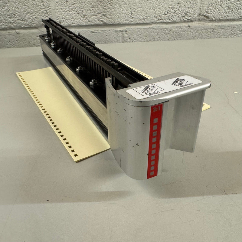 Load image into Gallery viewer, Pre-owned GBC Magnapunch 1.0 3:1 Wire Square Punch Tool 7707101