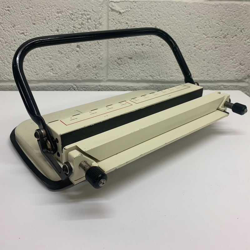 Load image into Gallery viewer, Pre-owned J/Burn PB32-CAL A4 Calendar Wire Binder