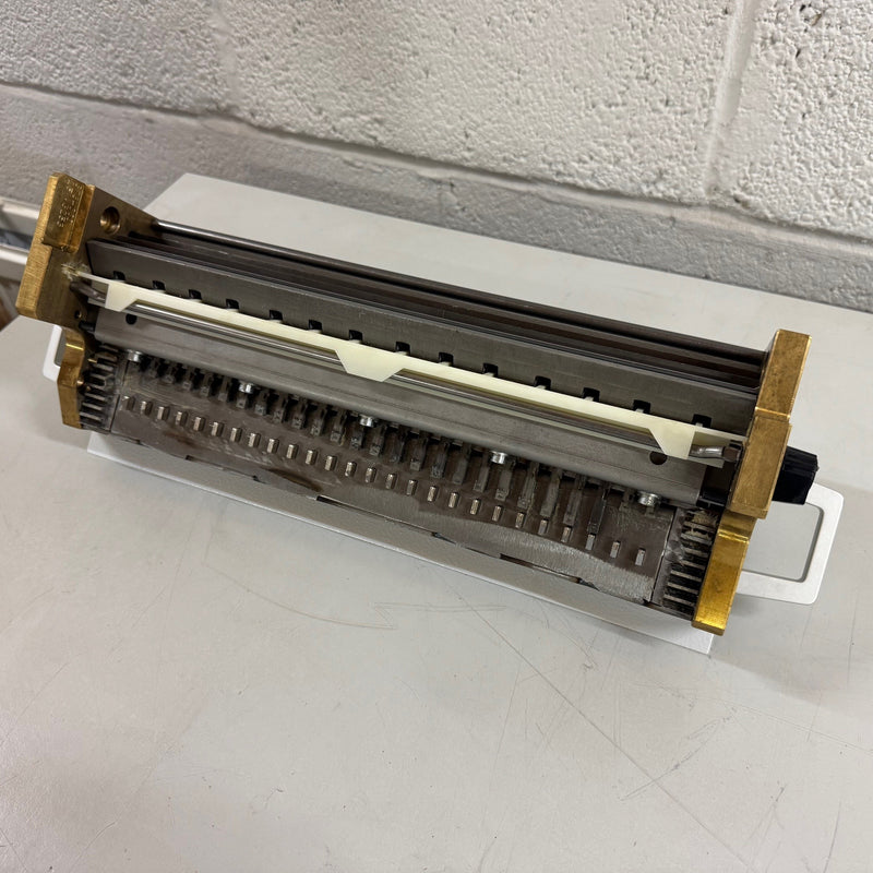 Load image into Gallery viewer, Renz DTP 340M/A 2:1 Oblong-Rectangle Wire Punch Tool - Brand New