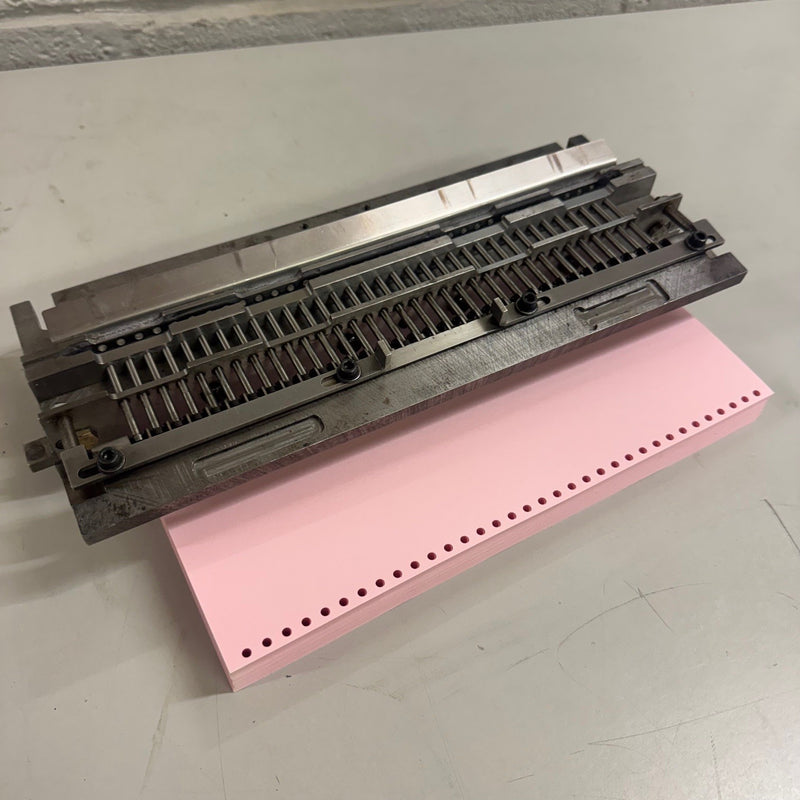 Load image into Gallery viewer, Pre-owned GBC AP2 3:1 Wire Punch Tool Die Set