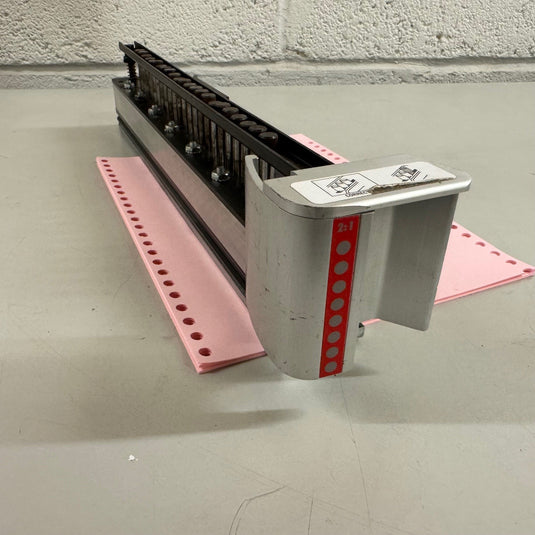 Pre-owned GBC Magnapunch 1.0 2:1 Wire Round-Hole Binding Punch Tool