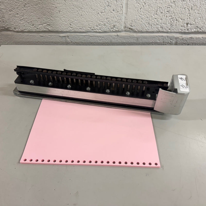 Load image into Gallery viewer, Pre-owned GBC Magnapunch 1.0 2:1 Wire Round-Hole Binding Punch Tool