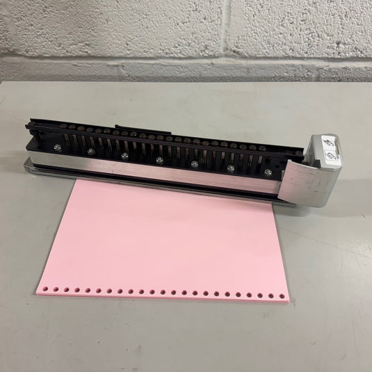 Pre-owned GBC Magnapunch 1.0 2:1 Wire Round-Hole Binding Punch Tool