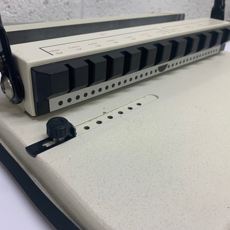 Load image into Gallery viewer, Pre-owned J/Burn PB32-CAL A4 Calendar Wire Binder