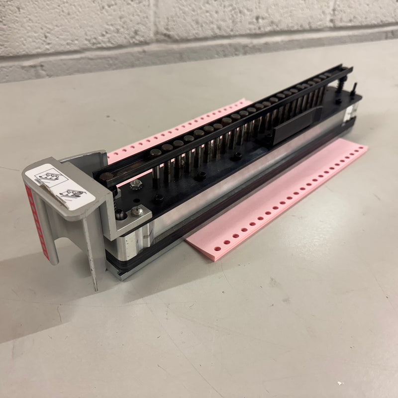 Load image into Gallery viewer, Pre-owned GBC Magnapunch 1.0 2:1 Wire Round-Hole Binding Punch Tool