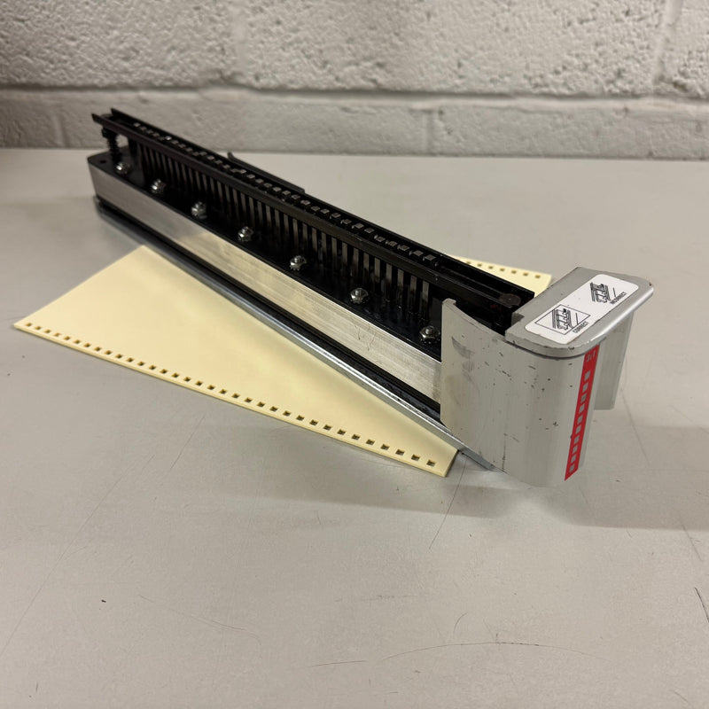 Load image into Gallery viewer, Pre-owned GBC Magnapunch 1.0 3:1 Wire Square Punch Tool 7707101