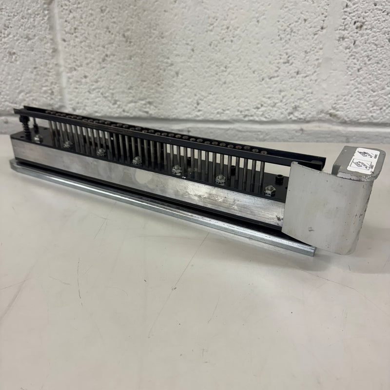 Load image into Gallery viewer, Lightly Used GBC Magnapunch 1.0 3:1 Wire Round Punch Tool Die