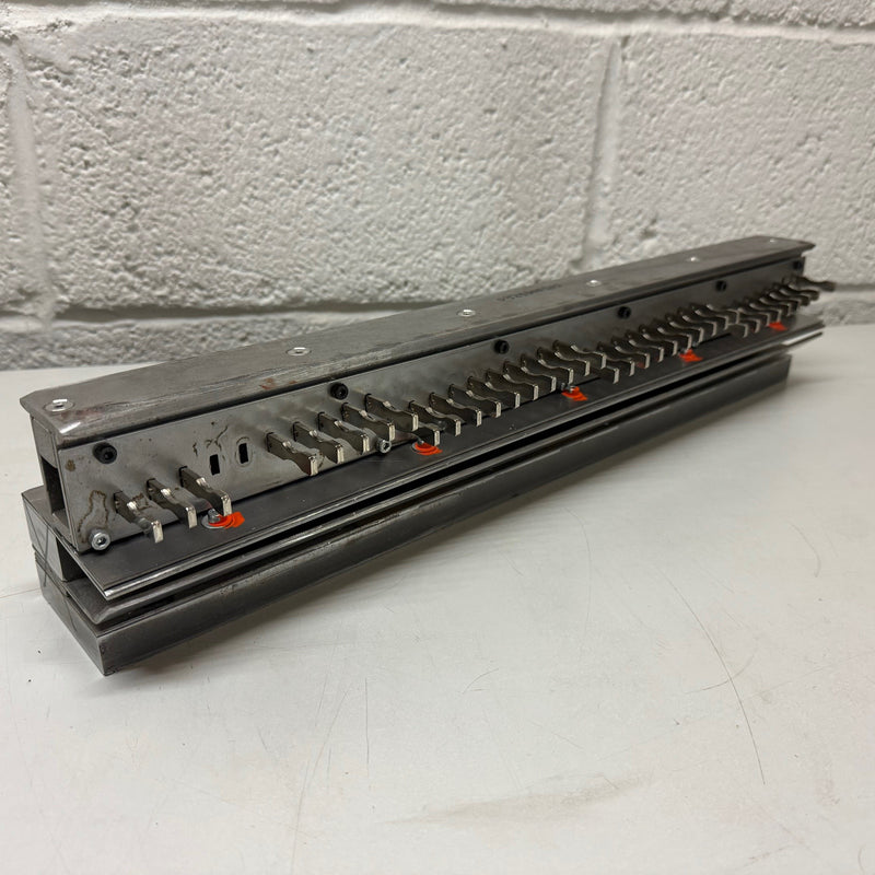 Load image into Gallery viewer, Pre-owned Renz P500 2:1 Square-Hole Wire Punch Tool