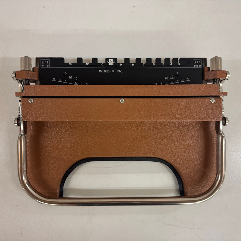 Load image into Gallery viewer, Ex-demo, Vintage, James Burn HC33 Manual Wire-O Bind Closer