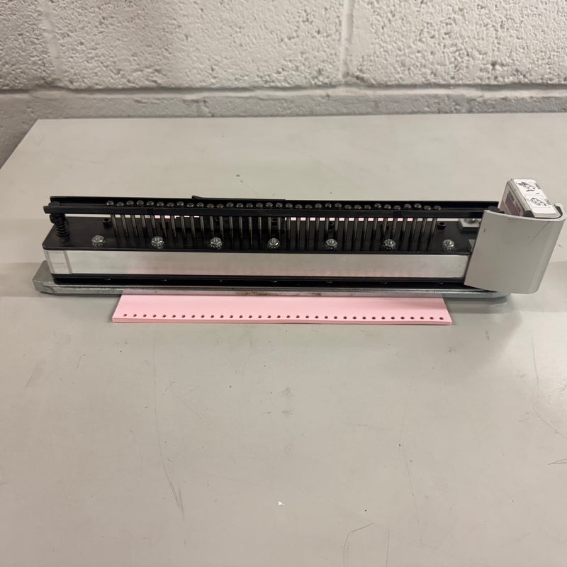 Load image into Gallery viewer, Lightly Used GBC Magnapunch 1.0 3:1 Wire Round Punch Tool Die