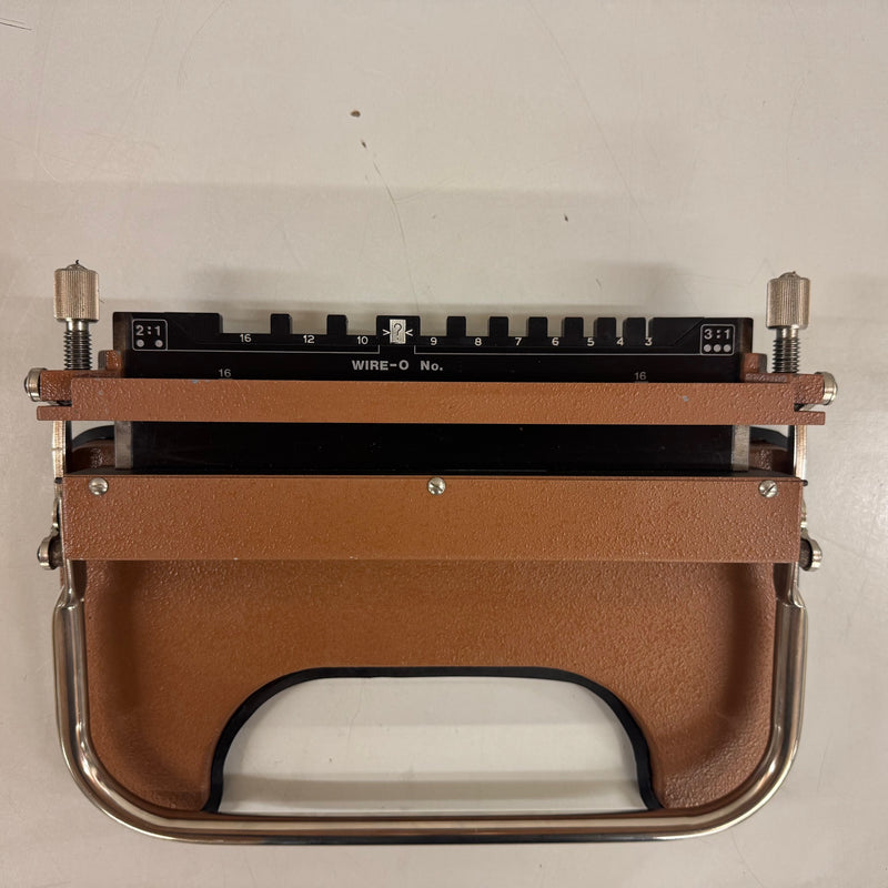 Load image into Gallery viewer, Ex-demo, Vintage, James Burn HC33 Manual Wire-O Bind Closer