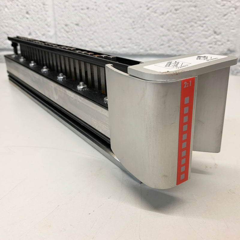 Load image into Gallery viewer, Pre-owned GBC Magnapunch 1.0 2:1 Wire Square Punch Tool 7707131