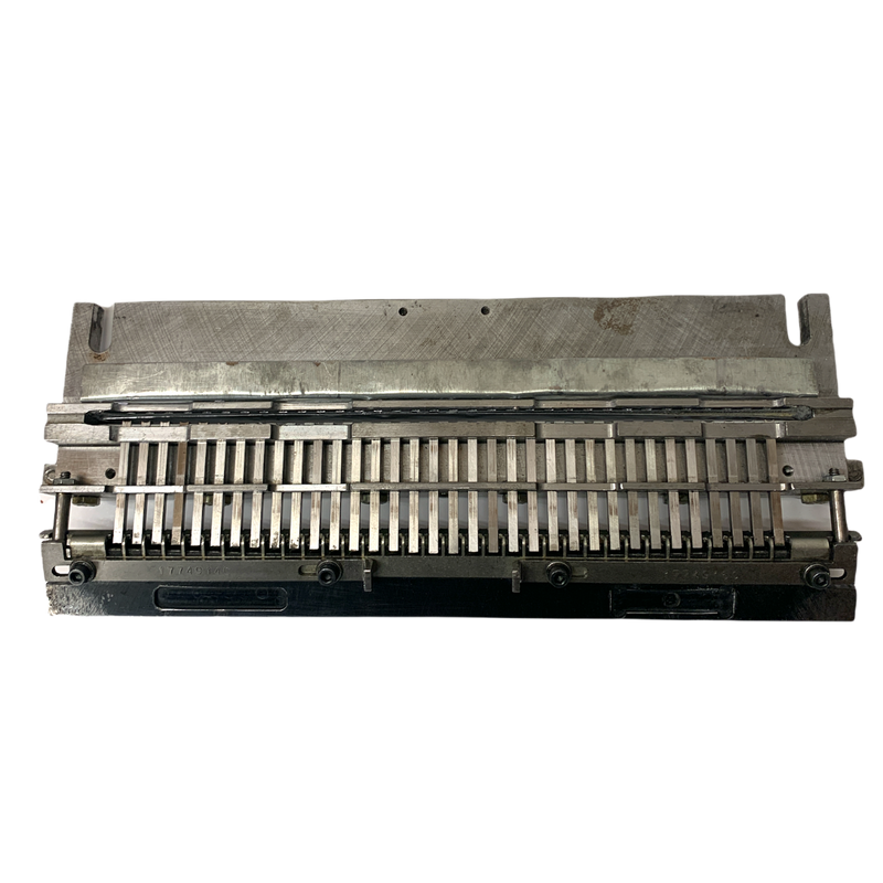Load image into Gallery viewer, Pre-owned GBC AP2 3:1 Square-Hole Wire Punch Tool
