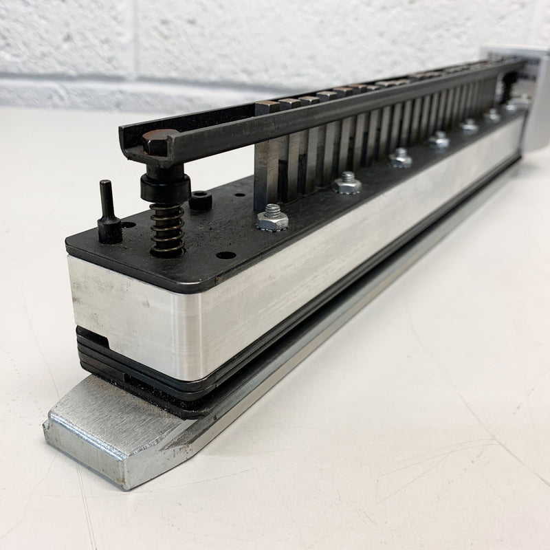 Load image into Gallery viewer, Pre-owned GBC Magnapunch 1.0 2:1 Wire Square Punch Tool 7707131