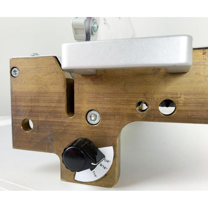 Load image into Gallery viewer, Pre-owned Renz DTP340M/A 2:1 Round-Hole Wire Tool Punch Die