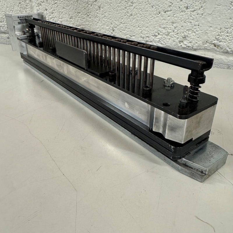 Load image into Gallery viewer, Lightly Used GBC Magnapunch 1.0 3:1 Wire Round Punch Tool Die

