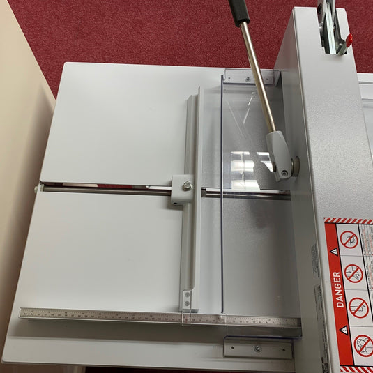 Ex-demo, Used, IDEAL 4305 Tabletop Guillotine Cutter