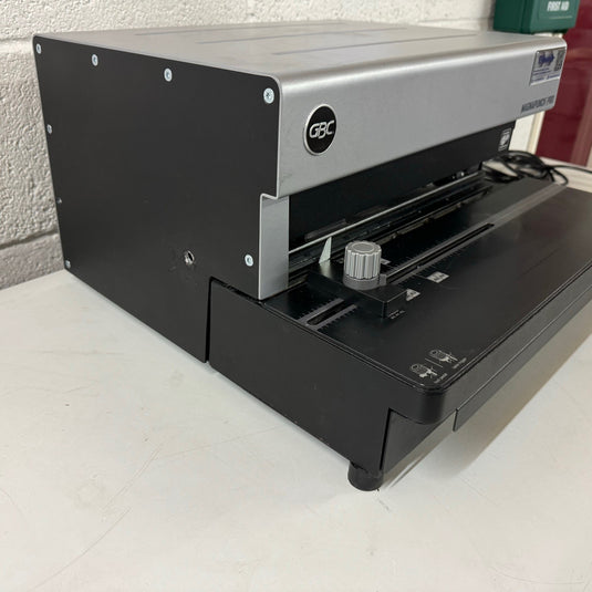 Ex-demo GBC Magnapunch Pro Binding Punch Including 3:1 Round Wire Tool Die