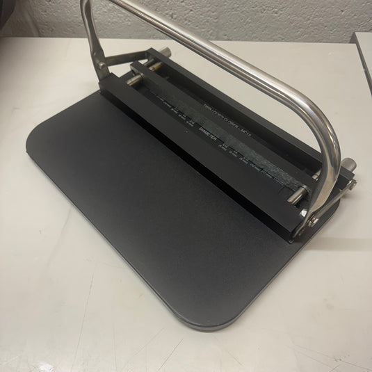 Pre-owned, Used, GBC MC12 Manual Wire-O Bind Closer Finisher - 1770600