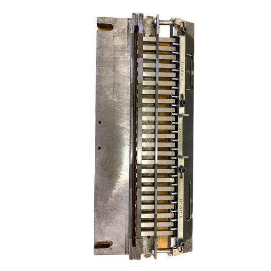 Pre-owned GBC AP2 2:1 Square-Hole Wire Punch Tool