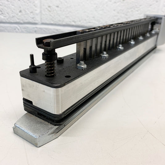 Pre-owned GBC Magnapunch 1.0 2:1 Wire Square Punch Tool 7707131